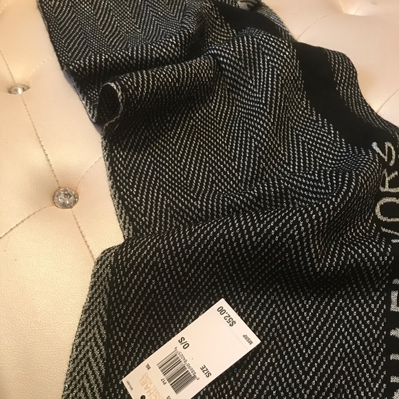NEW Michael Kors Black Silver Metallic Herringbone Scarf O/S - Picture 6 of 11